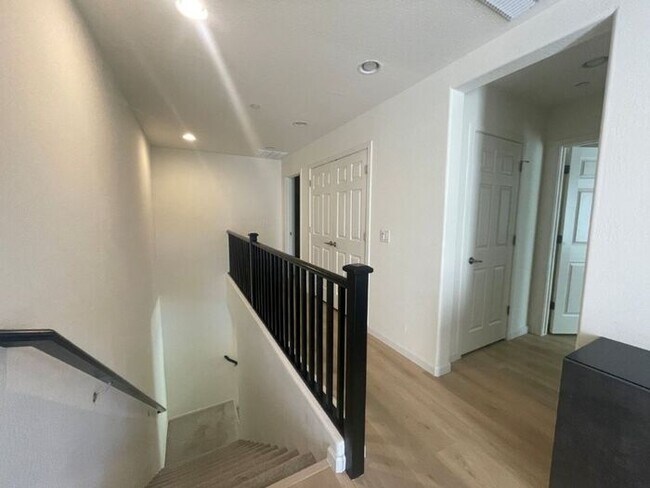 Building Photo - 1250 Abbey Ln