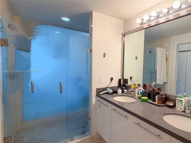 Building Photo - 90 SW 3rd St