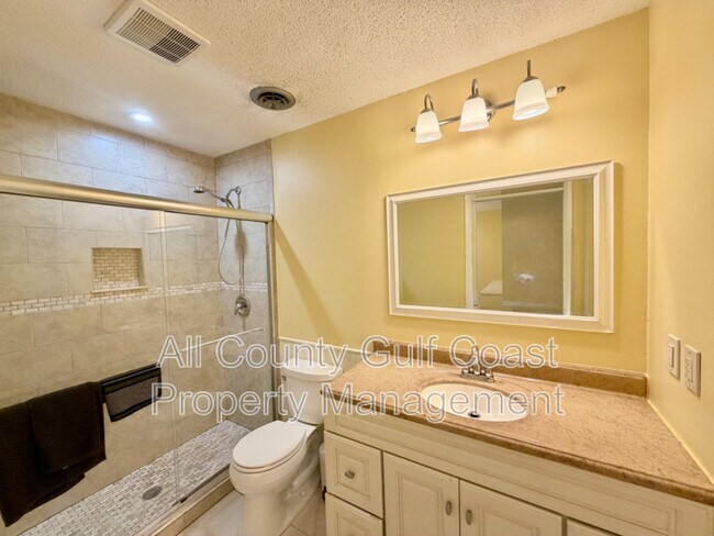 Building Photo - 325 Englewood Isles Pkwy
