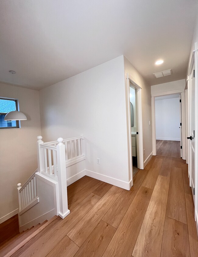 Building Photo - Modern Craftsman 4 Bedroom Home!