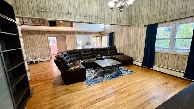 Building Photo - 15 Norfolk Ct