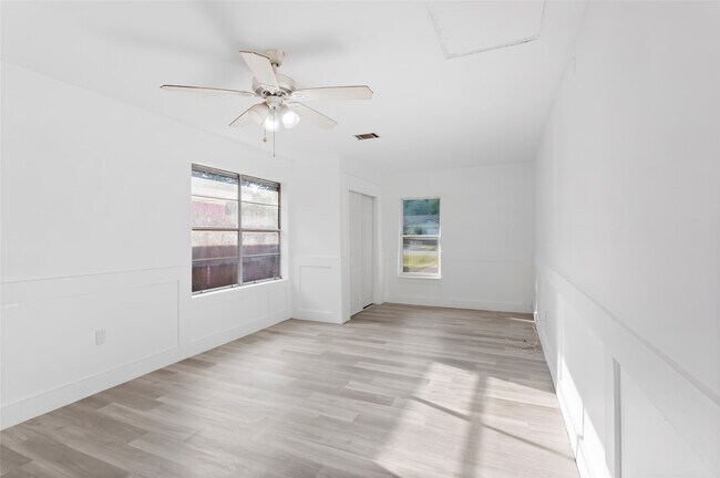 Building Photo - 1212 W Snyder St