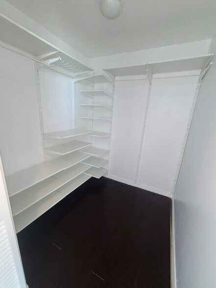 Building Photo - 951 Brickell Ave