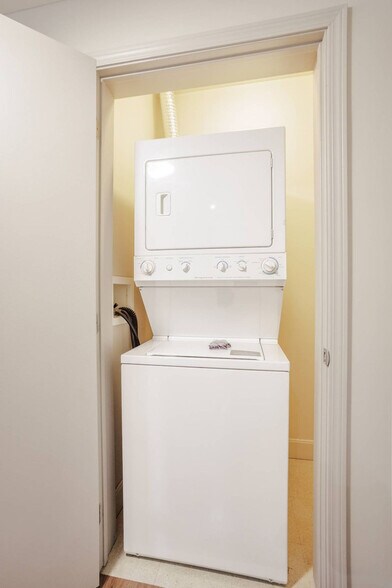 Building Photo - 121 E Freedom Way