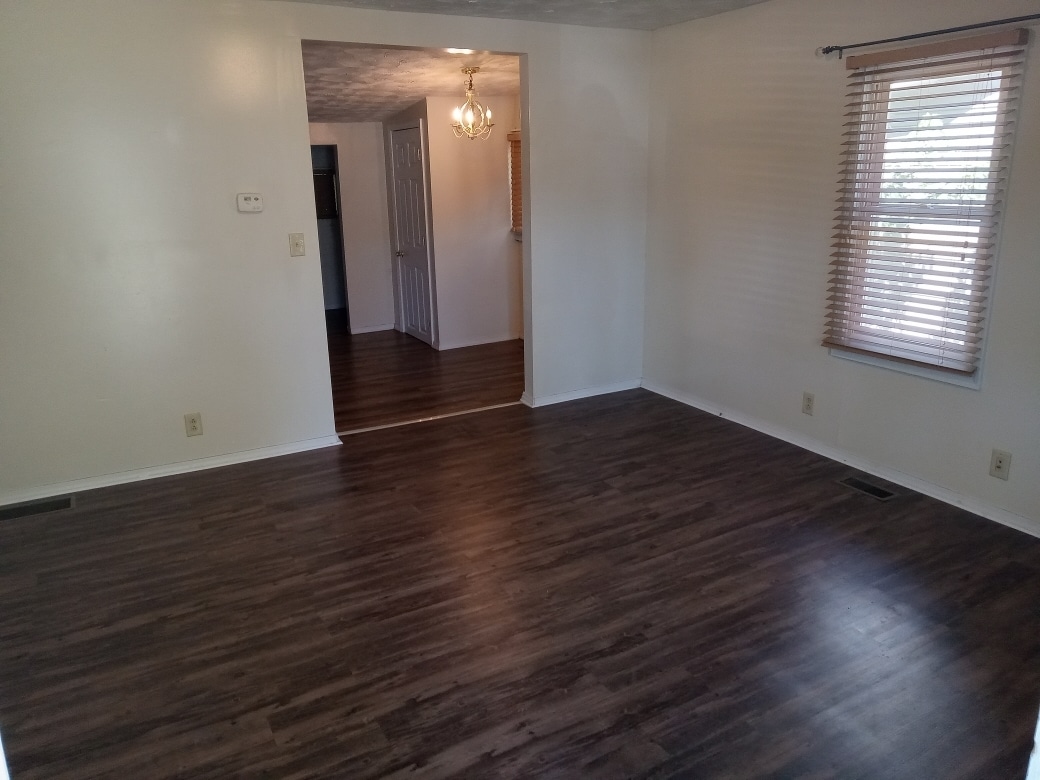 Building Photo - 307 Della Ave