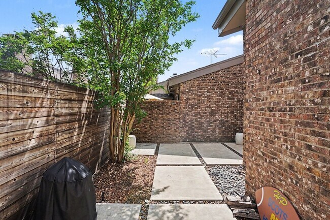Building Photo - 12368 Montego Plaza