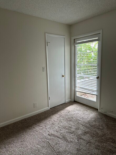 Building Photo - 3565 Linden Ave