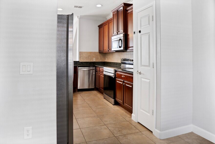 Building Photo - 3528 Sanctuary Dr