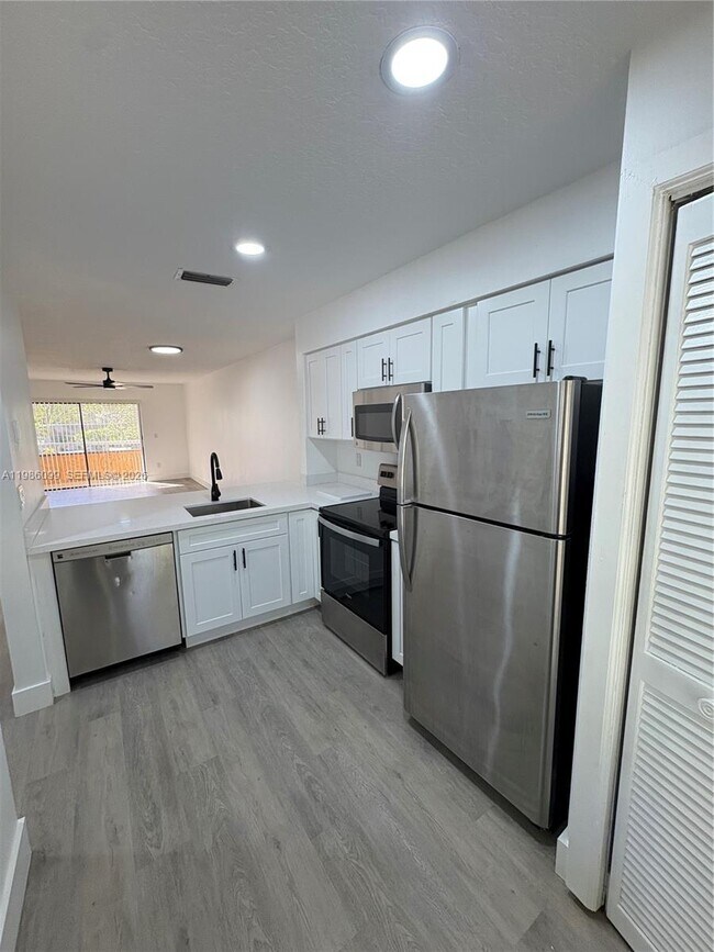 Building Photo - 1500 NW 4th Ave