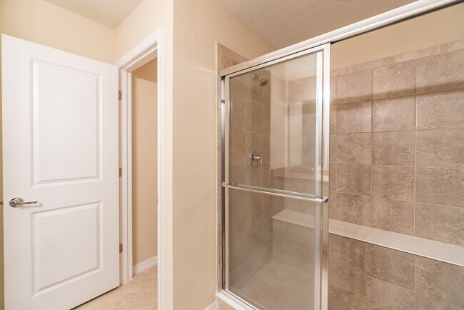 Building Photo - Beautiful Energy Efficient 3/2.5 Townhome ...