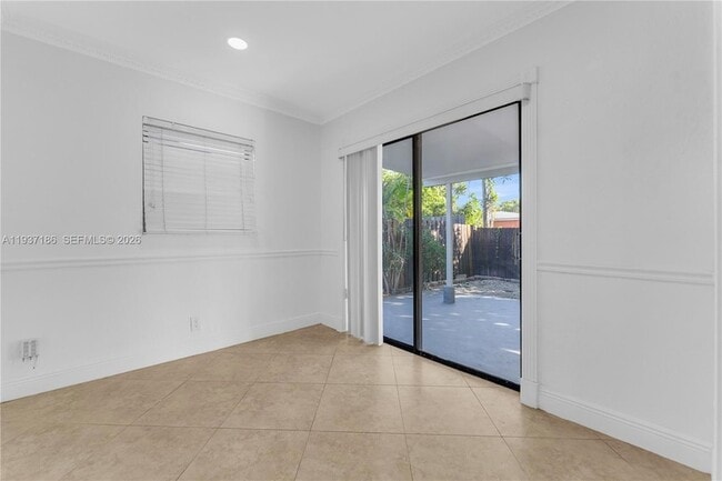 Building Photo - 5208 NE 5th Ave