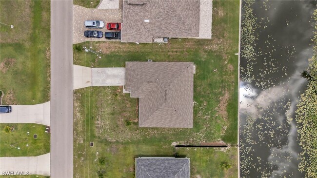 Building Photo - 906 SW 11th Pl