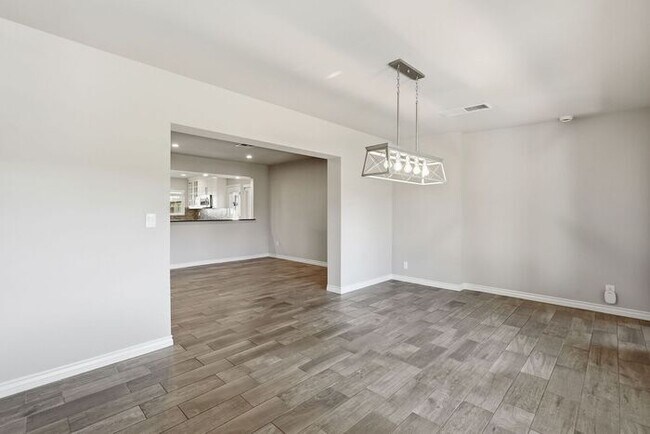 Building Photo - Modern 4 Bedroom, 3 Bathroom Home