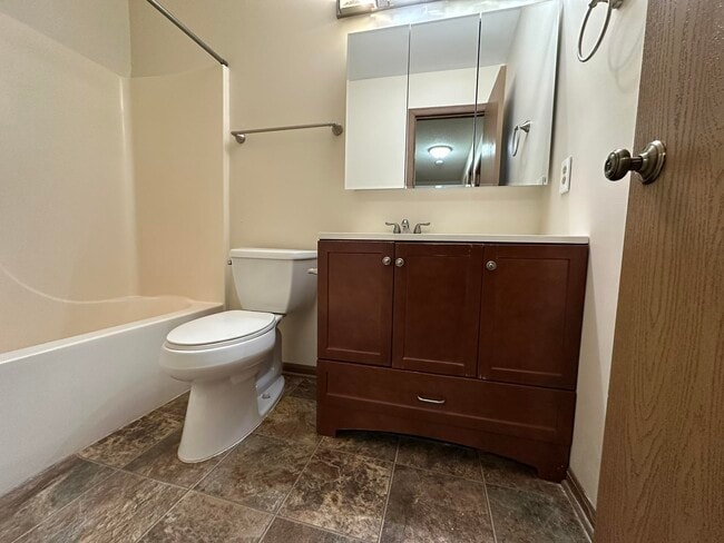 Building Photo - 926 W Belmont-