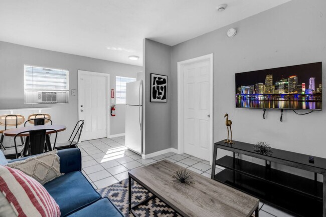 Building Photo - 105 SW 5th Ct