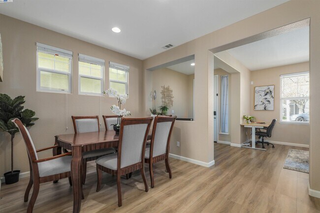 Building Photo - 7459 Starward Dr