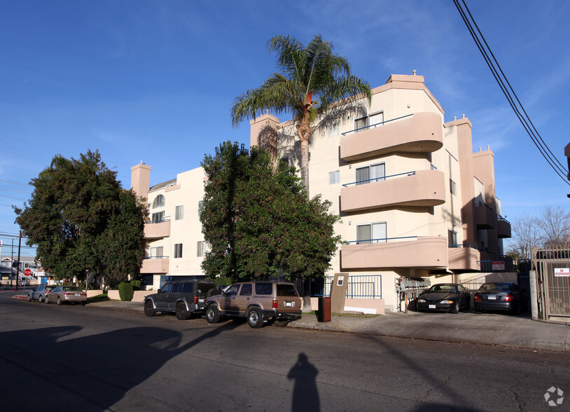 Primary Photo - CAMBRIDGE COURT APARTMENTS