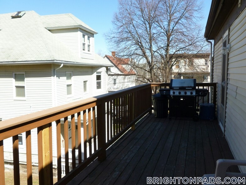 Building Photo - 64 Murdock St