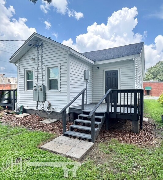Building Photo - 1101 N Anthony St