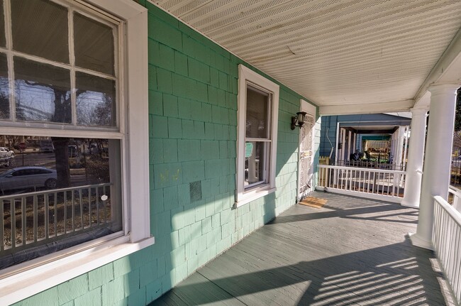 Building Photo - Great 4 Bedroom in 16th st Heights