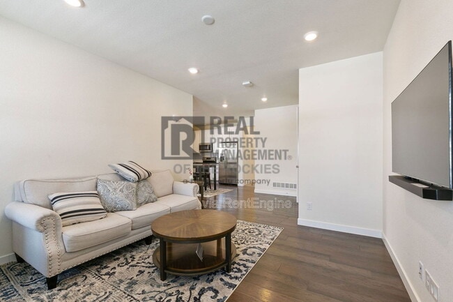 Building Photo - 2888 Fractus St