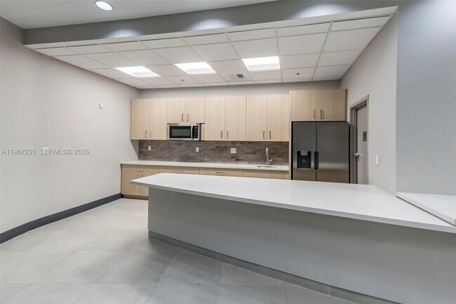 Building Photo - 1750 N Bayshore Dr