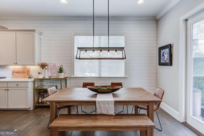 Building Photo - 1450 Edgebrook Ct NE