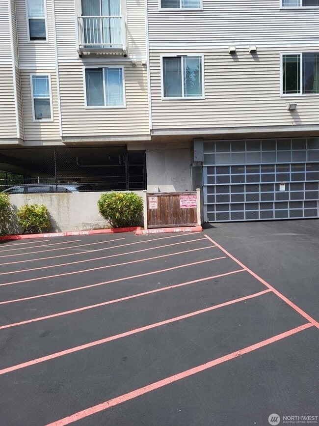 Building Photo - 2bd/2ba Newcastle Condo