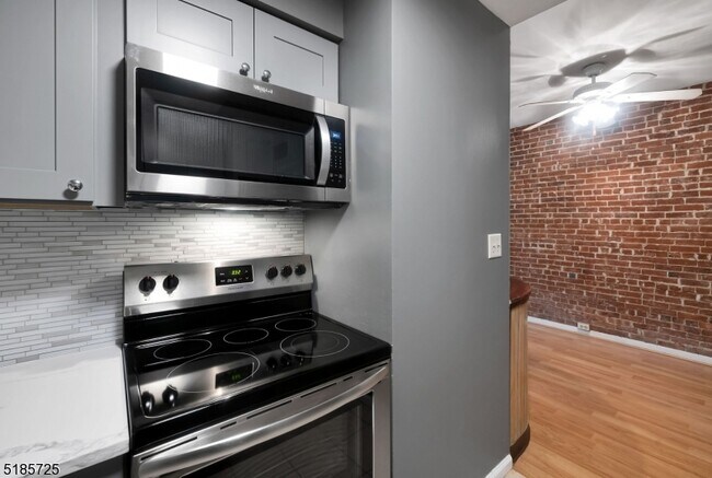 Building Photo - 6 E Blackwell St