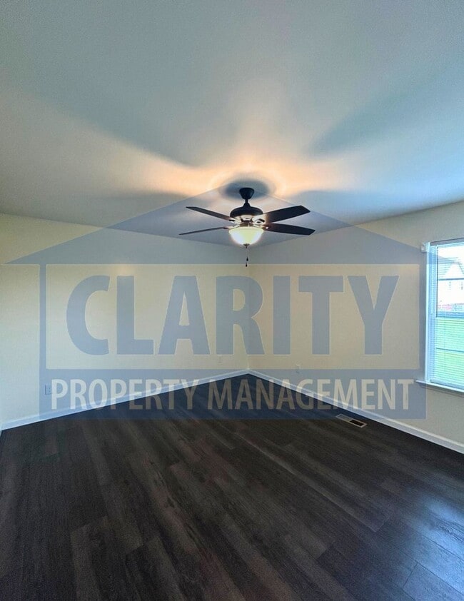 Building Photo - Two bedroom townhome w/garage!
