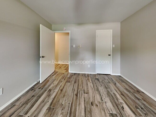 Building Photo - 9 Brookfield Ct