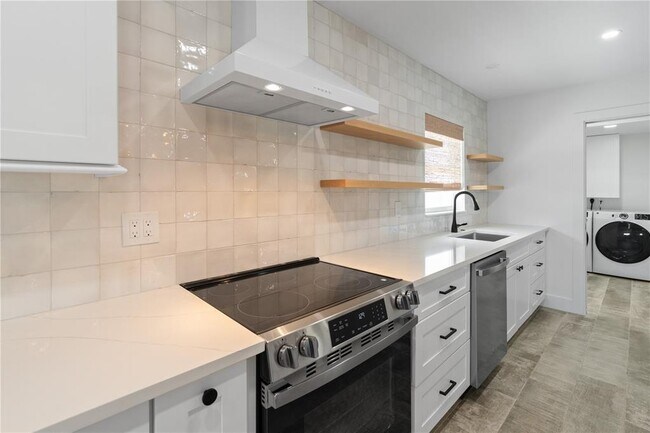 Building Photo - 4543 Carson St NE