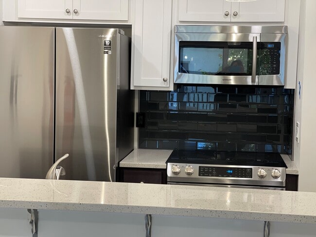 Building Photo - 41 Bridge St