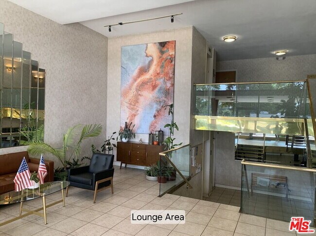 Building Photo - 4915 Tyrone Ave
