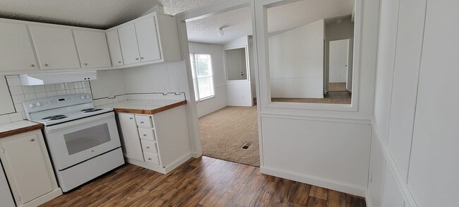 Building Photo - Ready to Move in