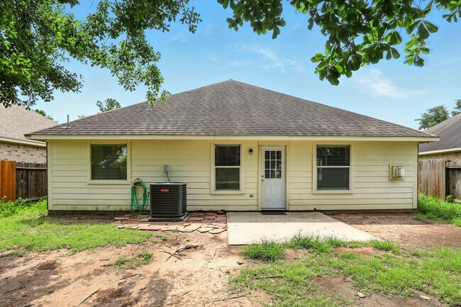 Building Photo - 303 Burris Park Dr