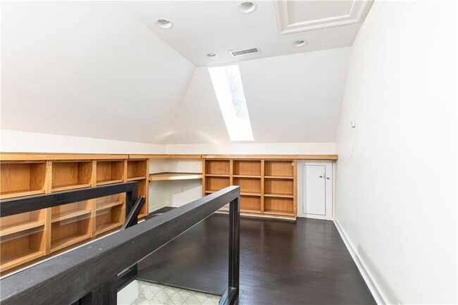 Building Photo - 1022 Reeder Cir NE