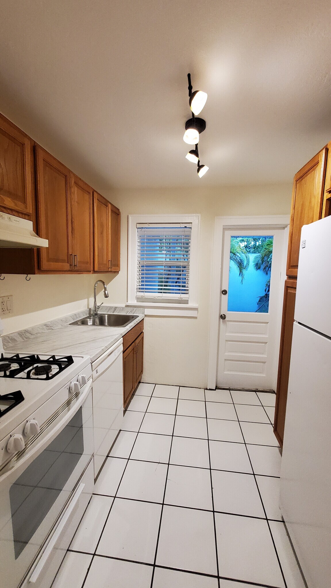 Kitchen - 2140 Secoffee St
