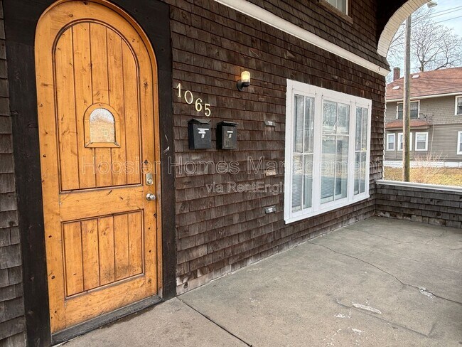 Building Photo - 1065 W 33rd St