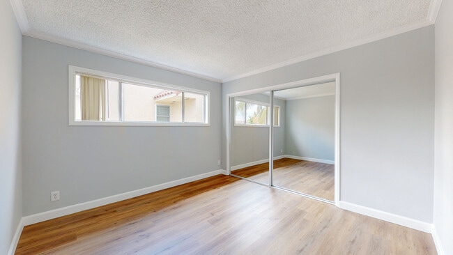 3733 Military 2nd bdrm - 3733 Military Ave