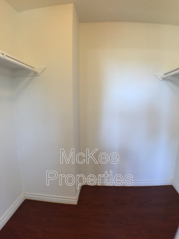 Building Photo - 1661 Bayview Heights Dr