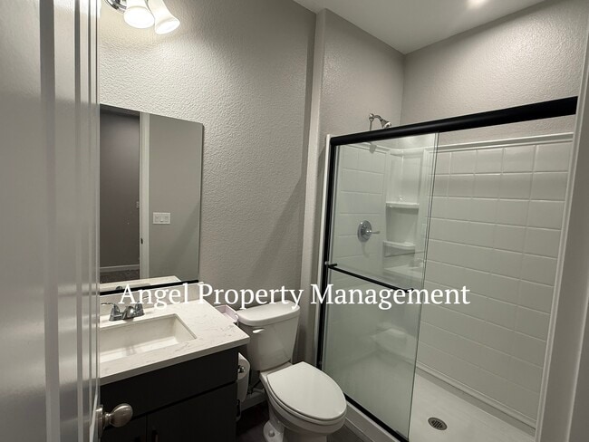 Building Photo - 433 Fuchsia Ct