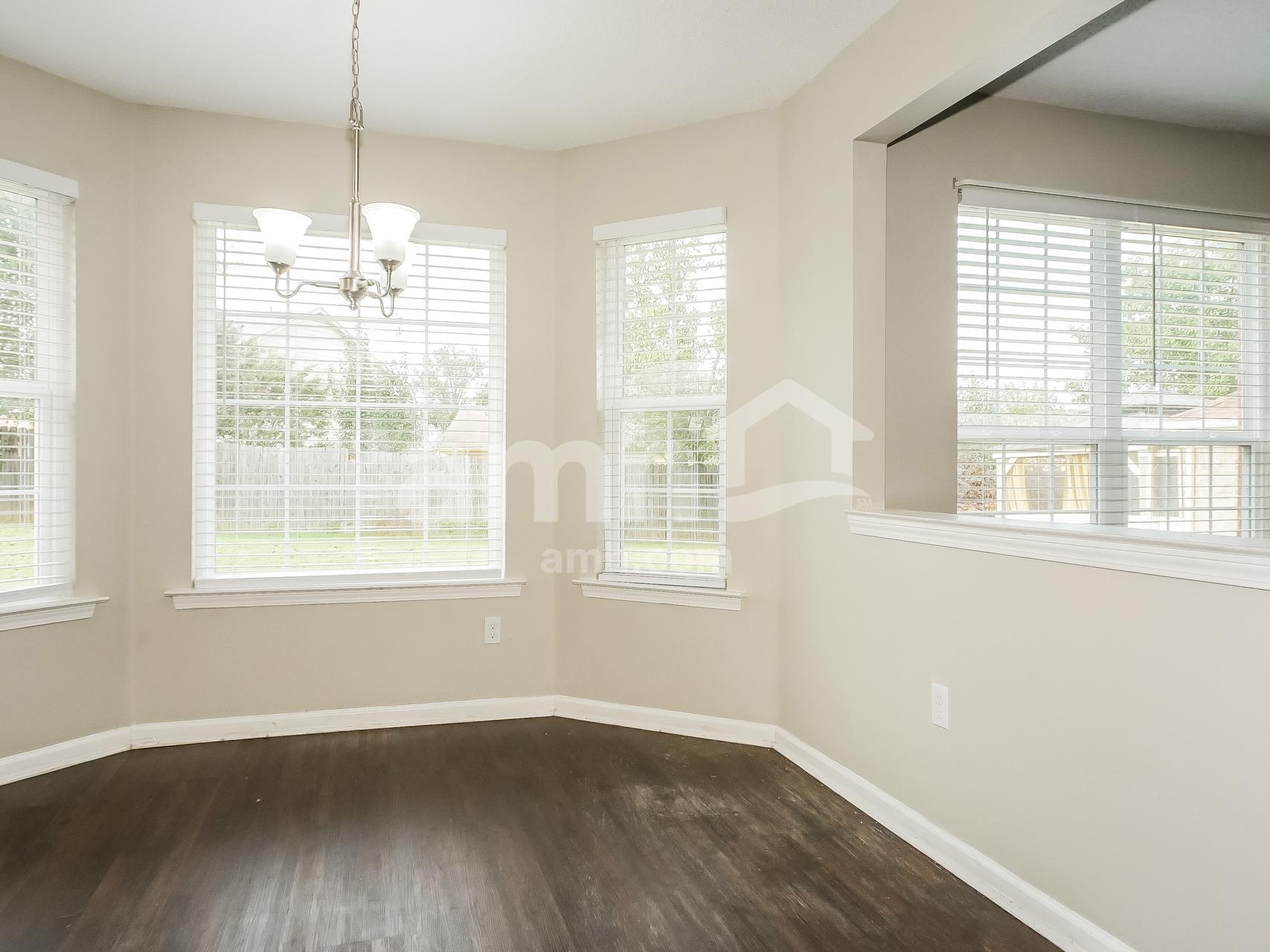 Building Photo - 7748 Parkmont Dr