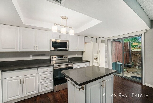 Building Photo - 1273 S Crystal Way