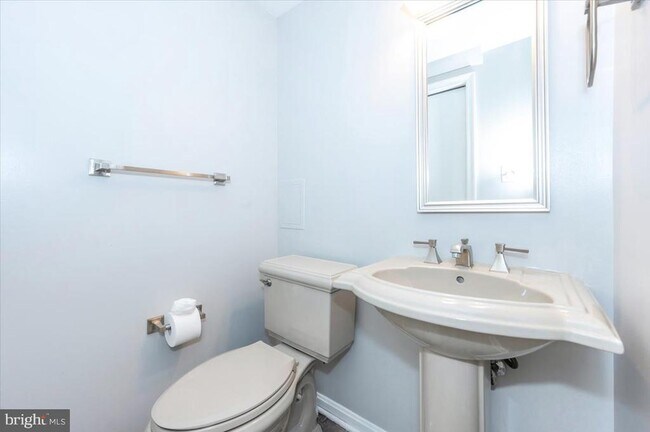 Building Photo - 161 Heathfield Dr