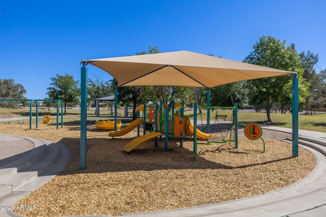 Building Photo - 7042 W Mercer Ln