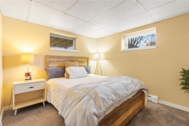 Building Photo - 132 Ruggles Ave