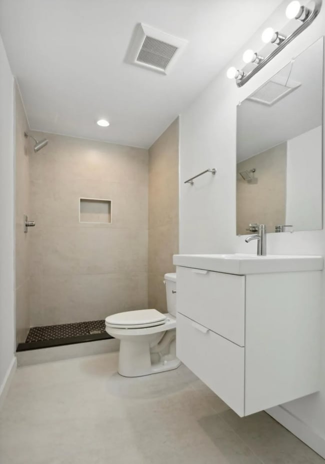 Building Photo - 721 N Dekalb St