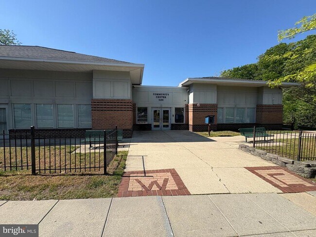 Building Photo - 4005 Blakney Ln SE