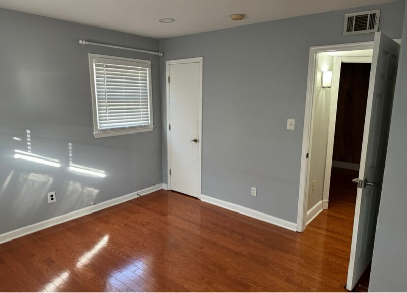 Building Photo - 330 Eaton Ave